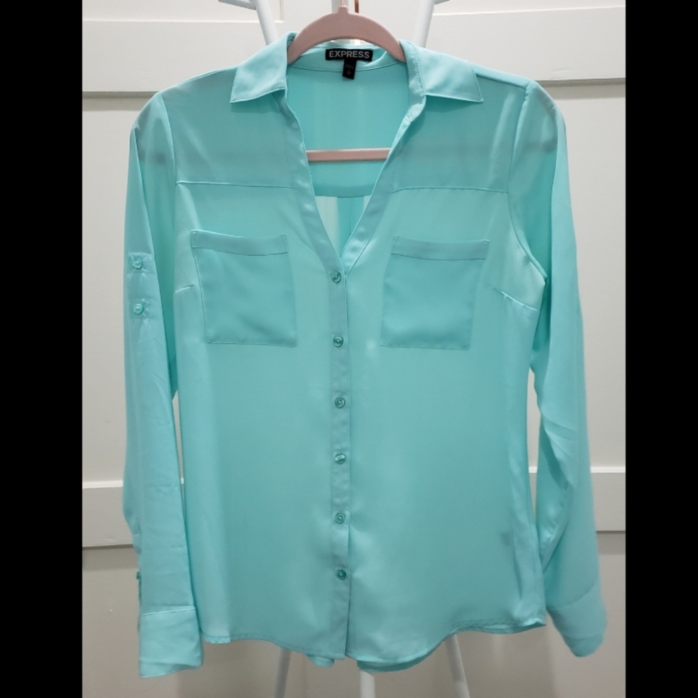 Blue front pocket light long sleeve blouse